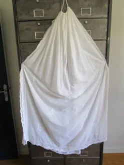 Voile De Berceau ancien avec dessus de lit assorti