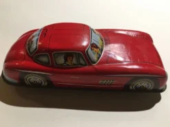 Voiture miniature Mercedes en tôle lithographiée