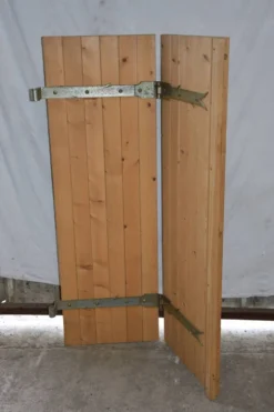 Volet en bois double battants repliable