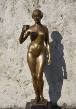 Yvonne Serruys, Femme à la coupe ou Hébé (vers 1912)