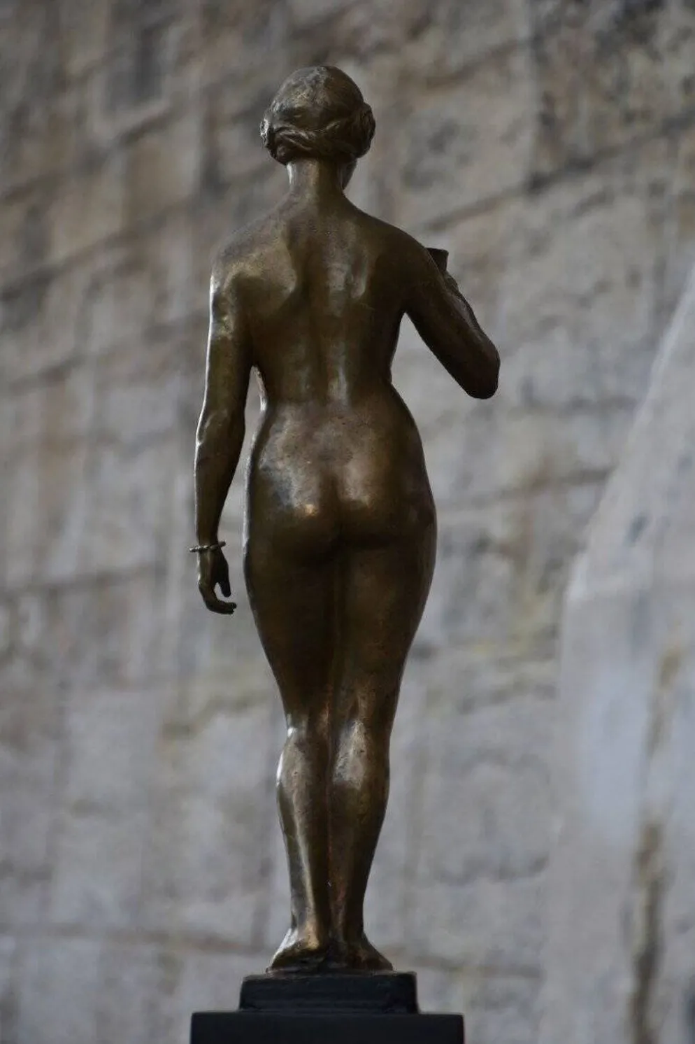 Yvonne Serruys, Femme à la coupe ou Hébé (vers 1912)